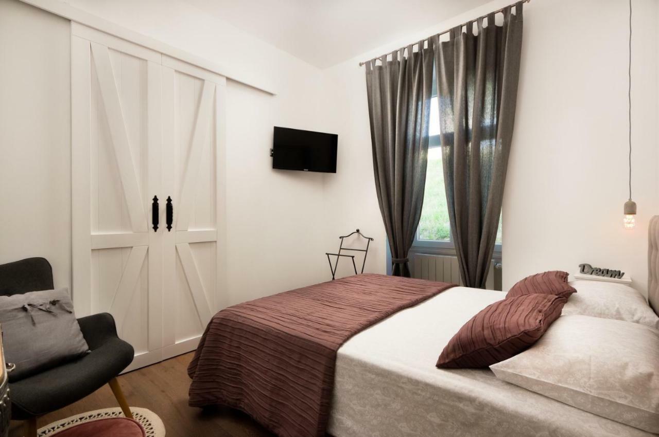 Apartment Altana With Free Parking Пула Экстерьер фото